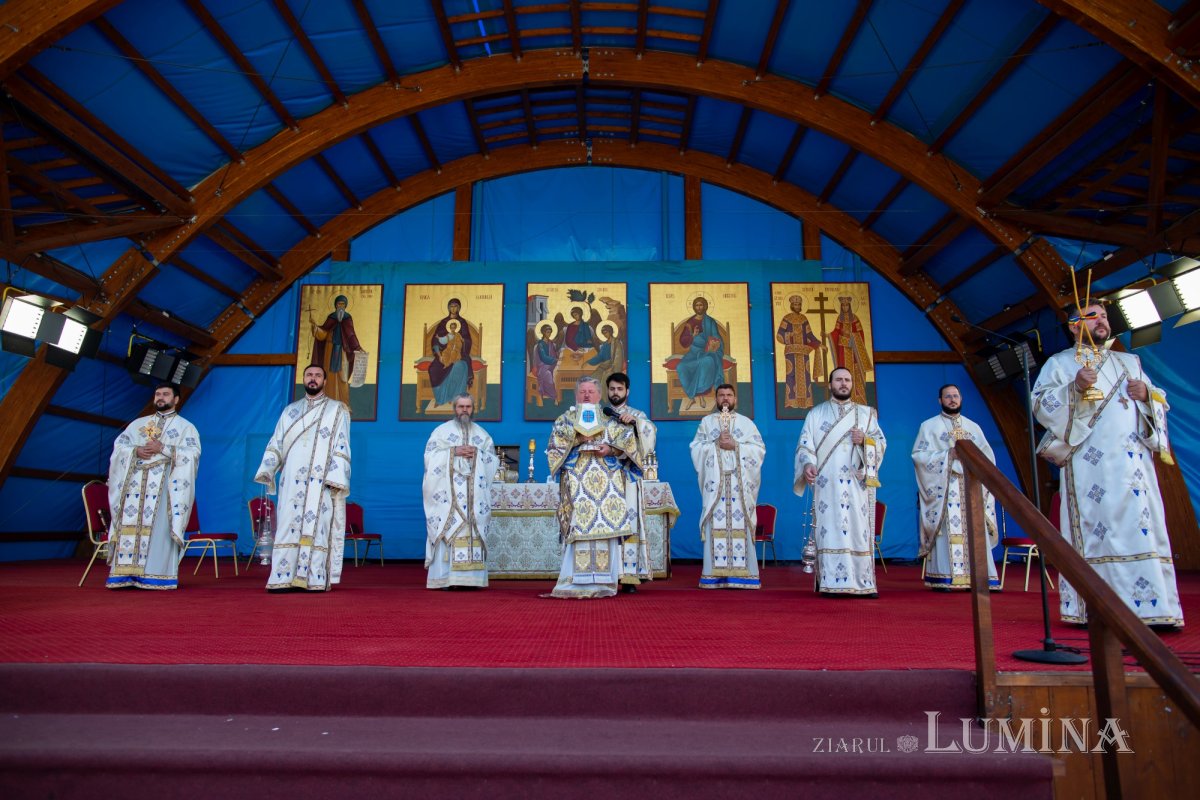 Binecuvântare arhierească la Altarul de vară de pe Colina Patriarhiei 183254