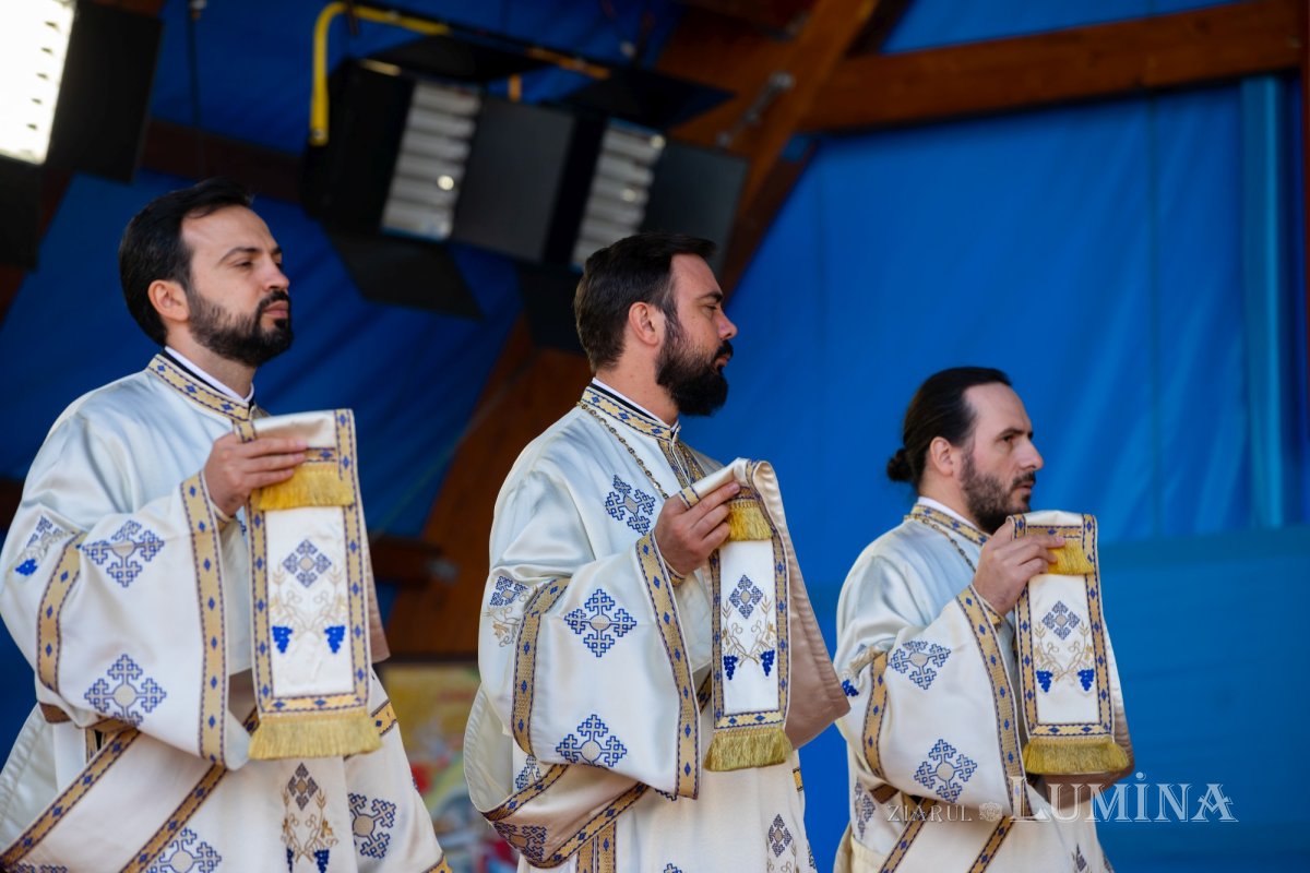 Binecuvântare arhierească la Altarul de vară de pe Colina Patriarhiei 183255