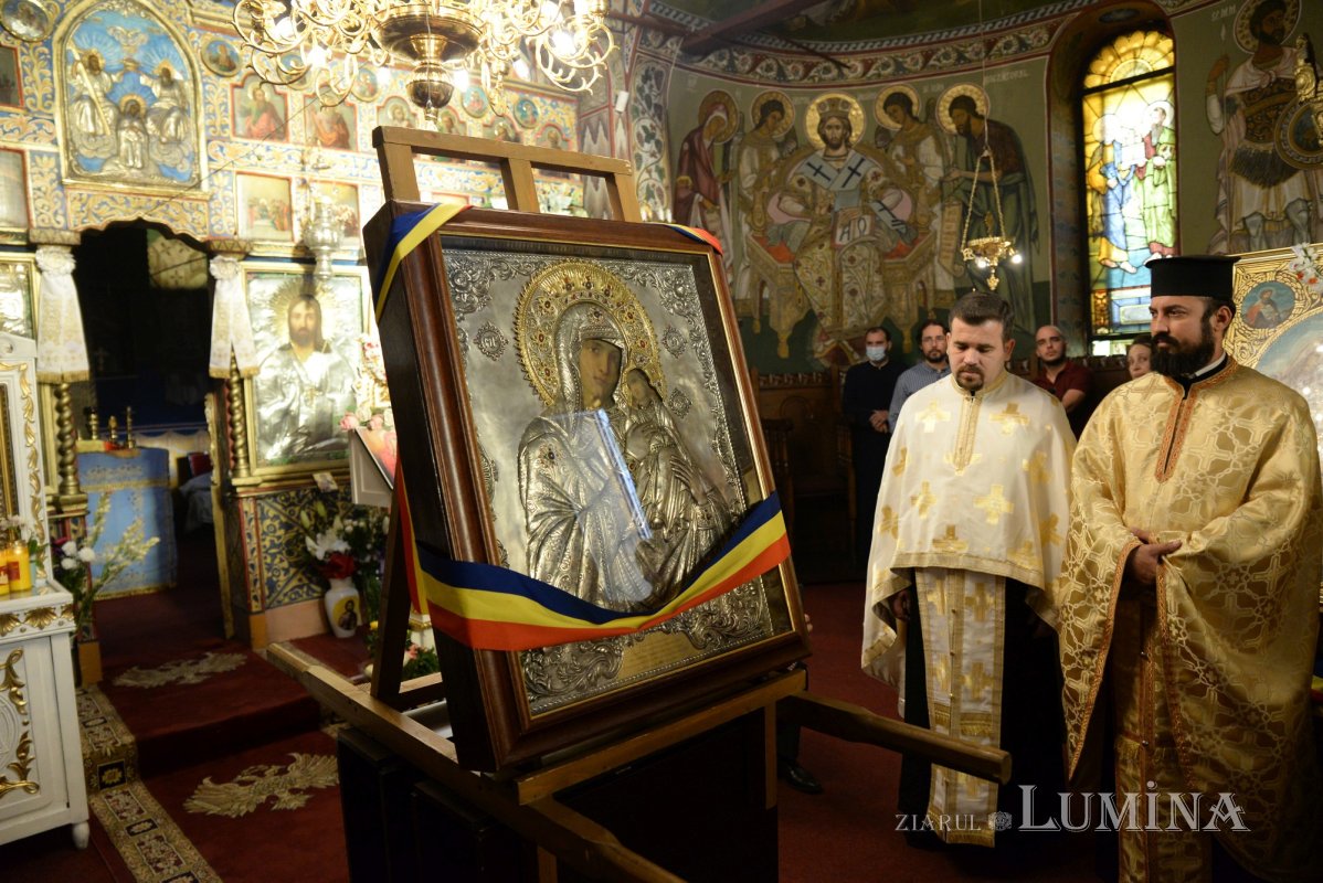 Icoana Maicii Domnului de la Letca Nouă a ajuns în București 183382