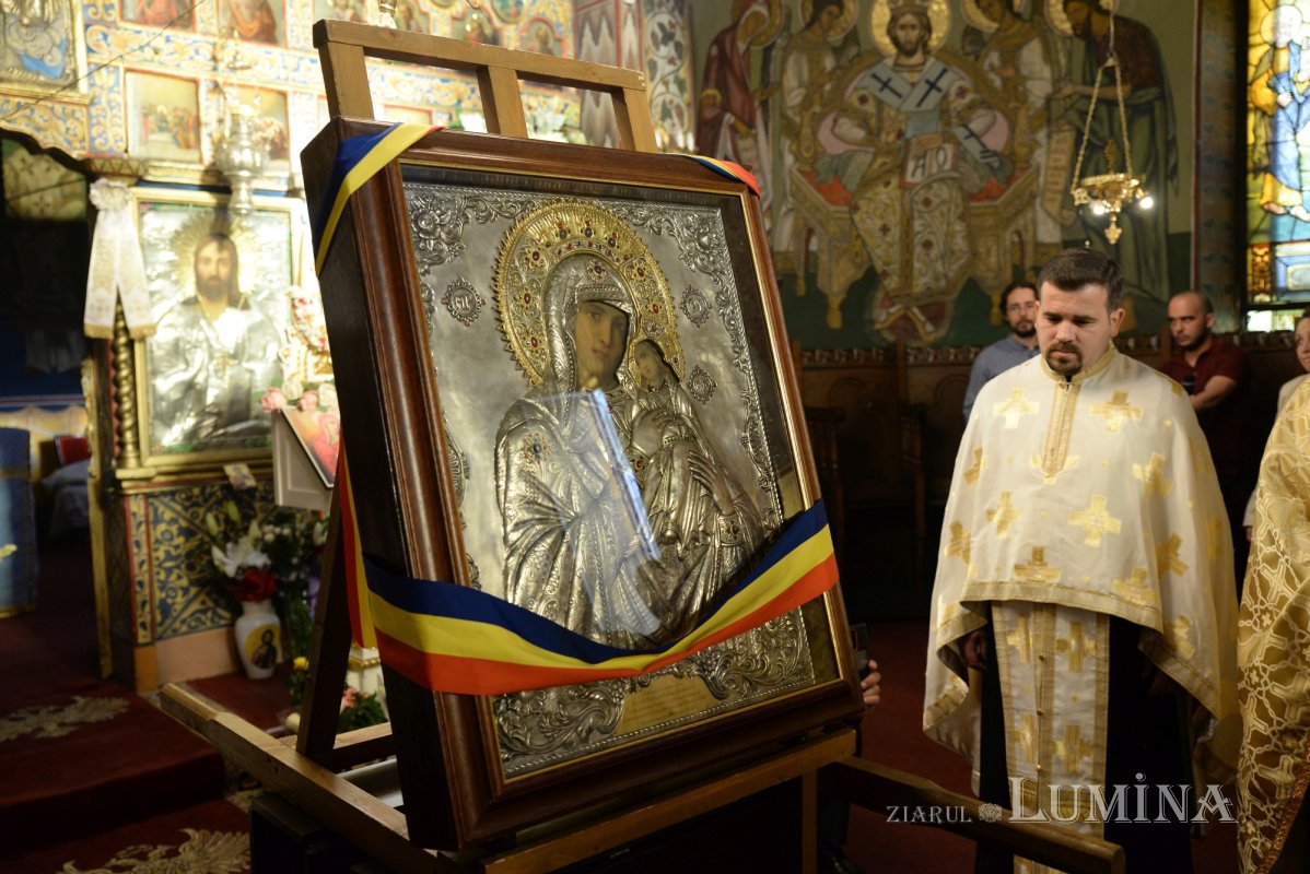 Icoana Maicii Domnului de la Letca Nouă a ajuns în București 183383