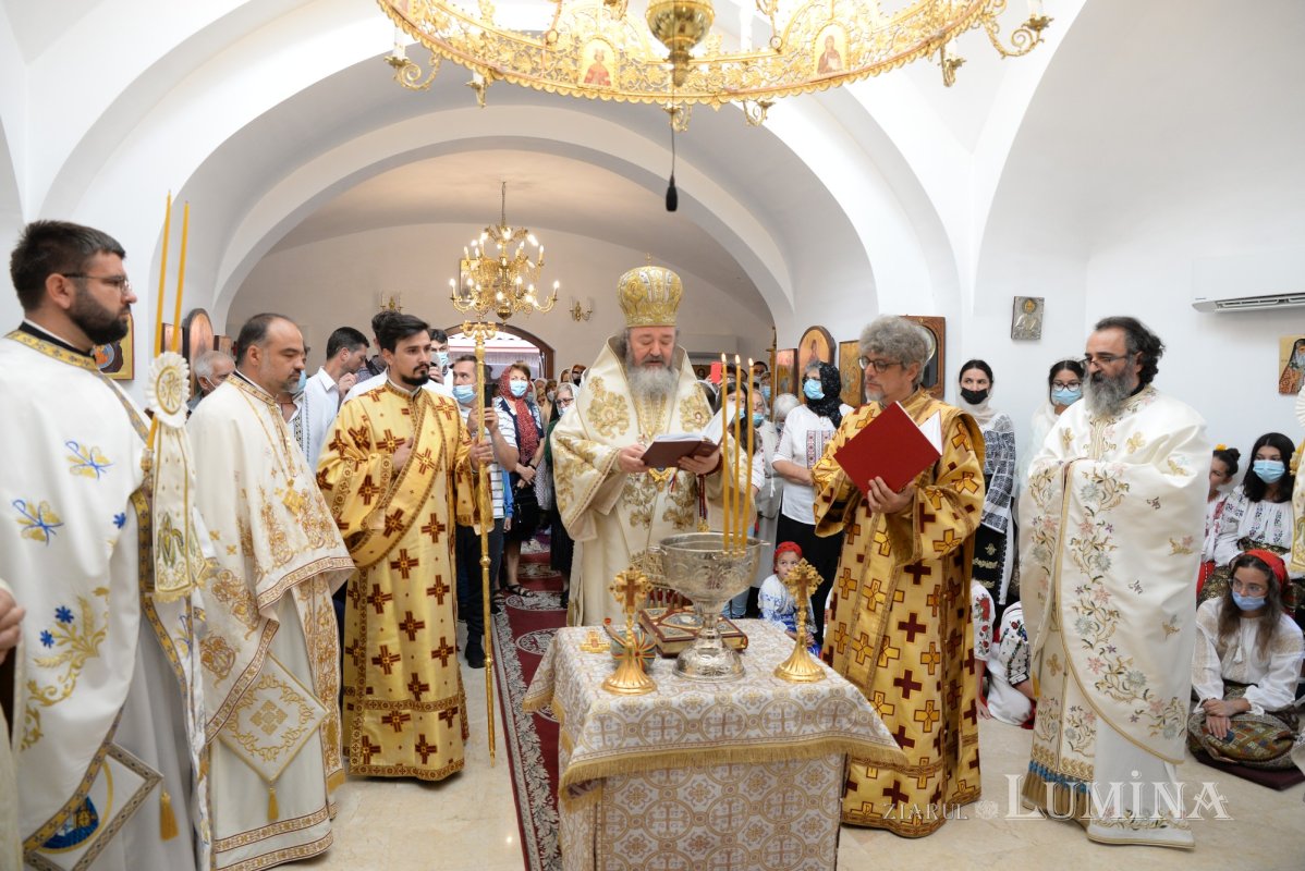 Înnoire și sfințire la biserica Parohiei „Sfânta Irina” din Voluntari 183755