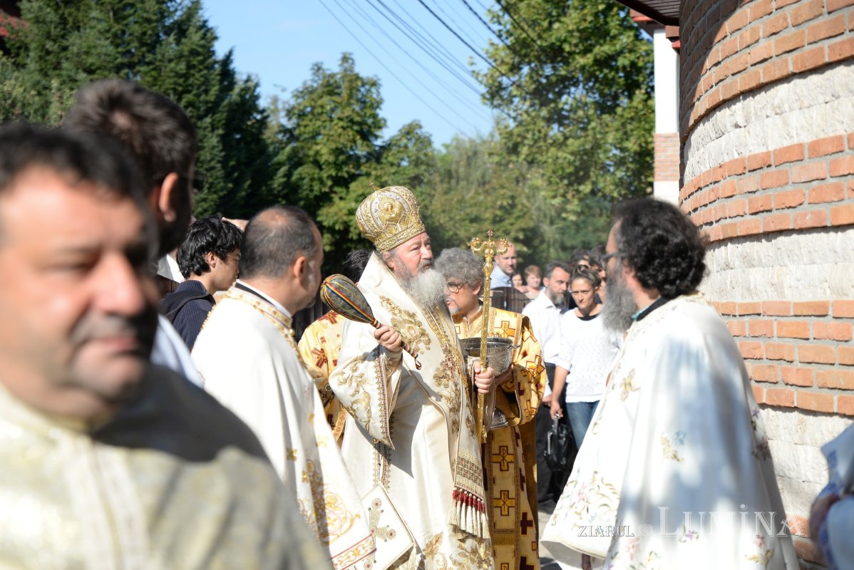 Înnoire și sfințire la biserica Parohiei „Sfânta Irina” din Voluntari 183761