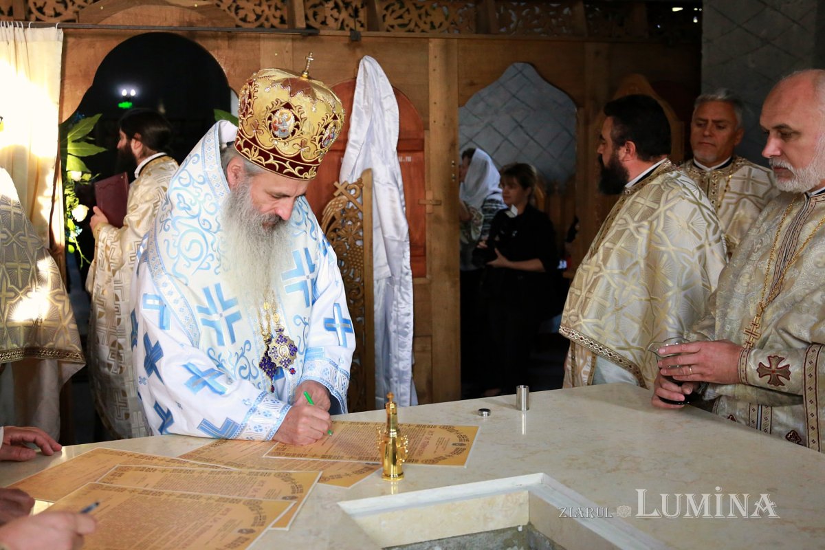 Sfințire de biserică în parohia ieșeană Deleni II 183784