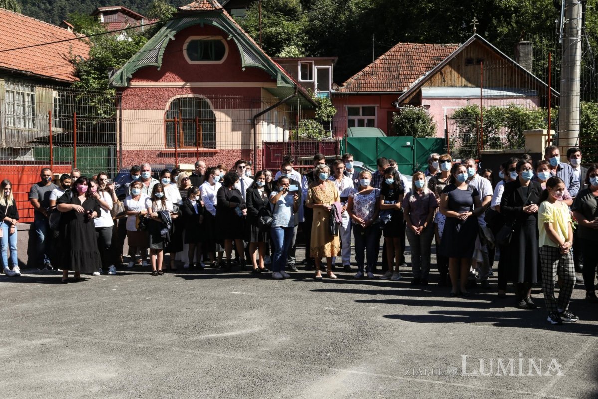 Binecuvântare arhierească pentru elevii şi profesorii Seminarului Teologic Liceal Ortodox „Dumitru Stăniloae” din Braşov 183881
