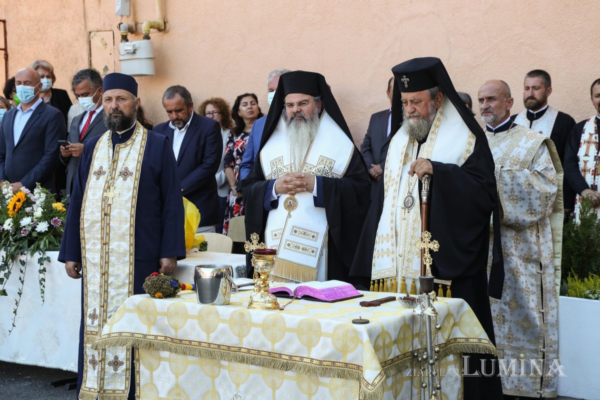 Binecuvântare arhierească pentru elevii şi profesorii Seminarului Teologic Liceal Ortodox „Dumitru Stăniloae” din Braşov 183882