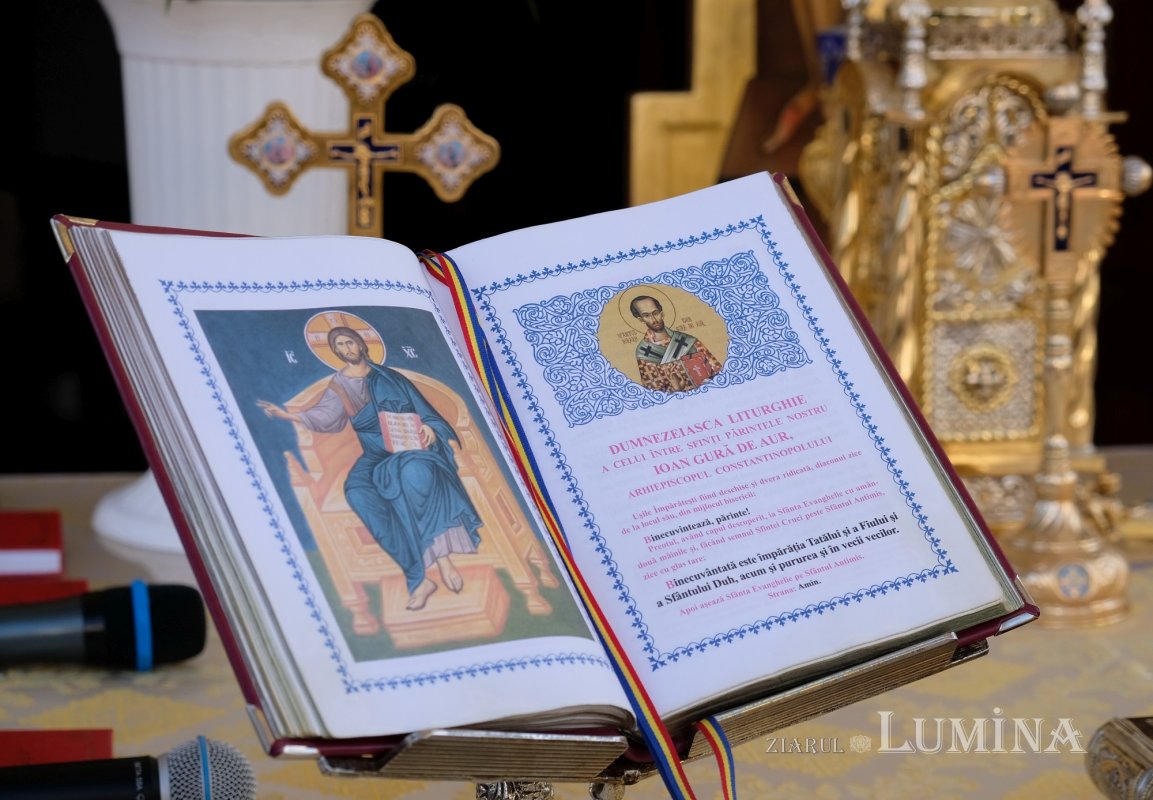 Cinstirea Sfintei Cruci prin Liturghie arhierească la Mănăstirea Caraiman 184102