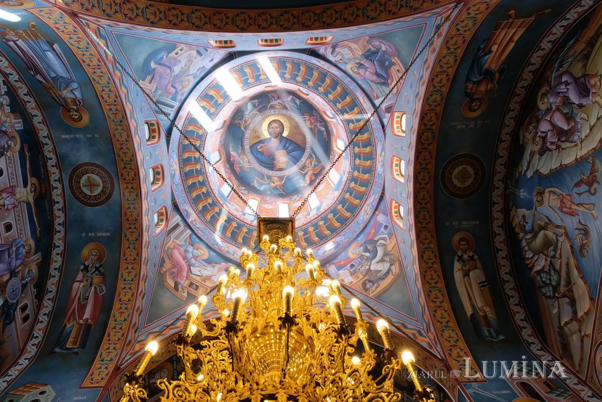 Cinstirea Sfintei Cruci prin Liturghie arhierească la Mănăstirea Caraiman 184107