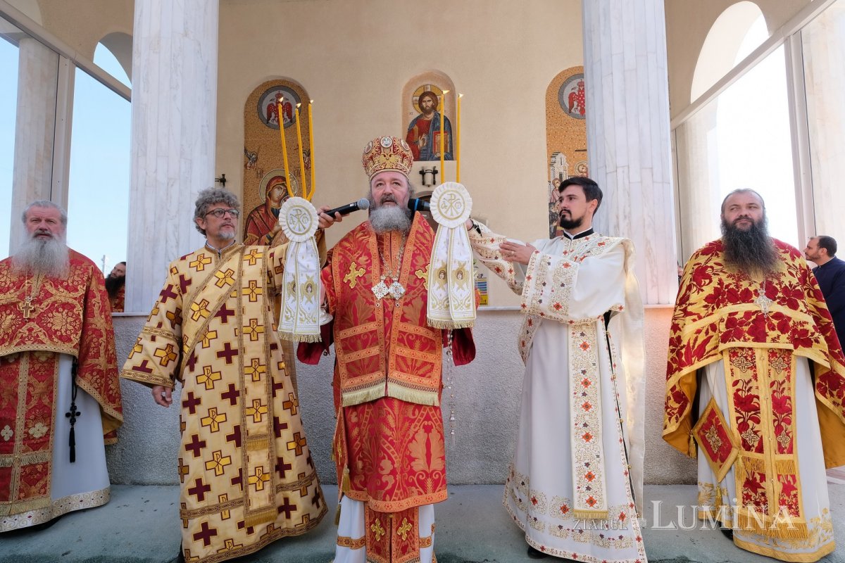 Cinstirea Sfintei Cruci prin Liturghie arhierească la Mănăstirea Caraiman 184120