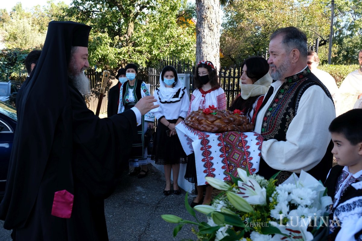 Un Altar de vară și o nouă raclă, sfințite la o parohie ilfoveană 184676