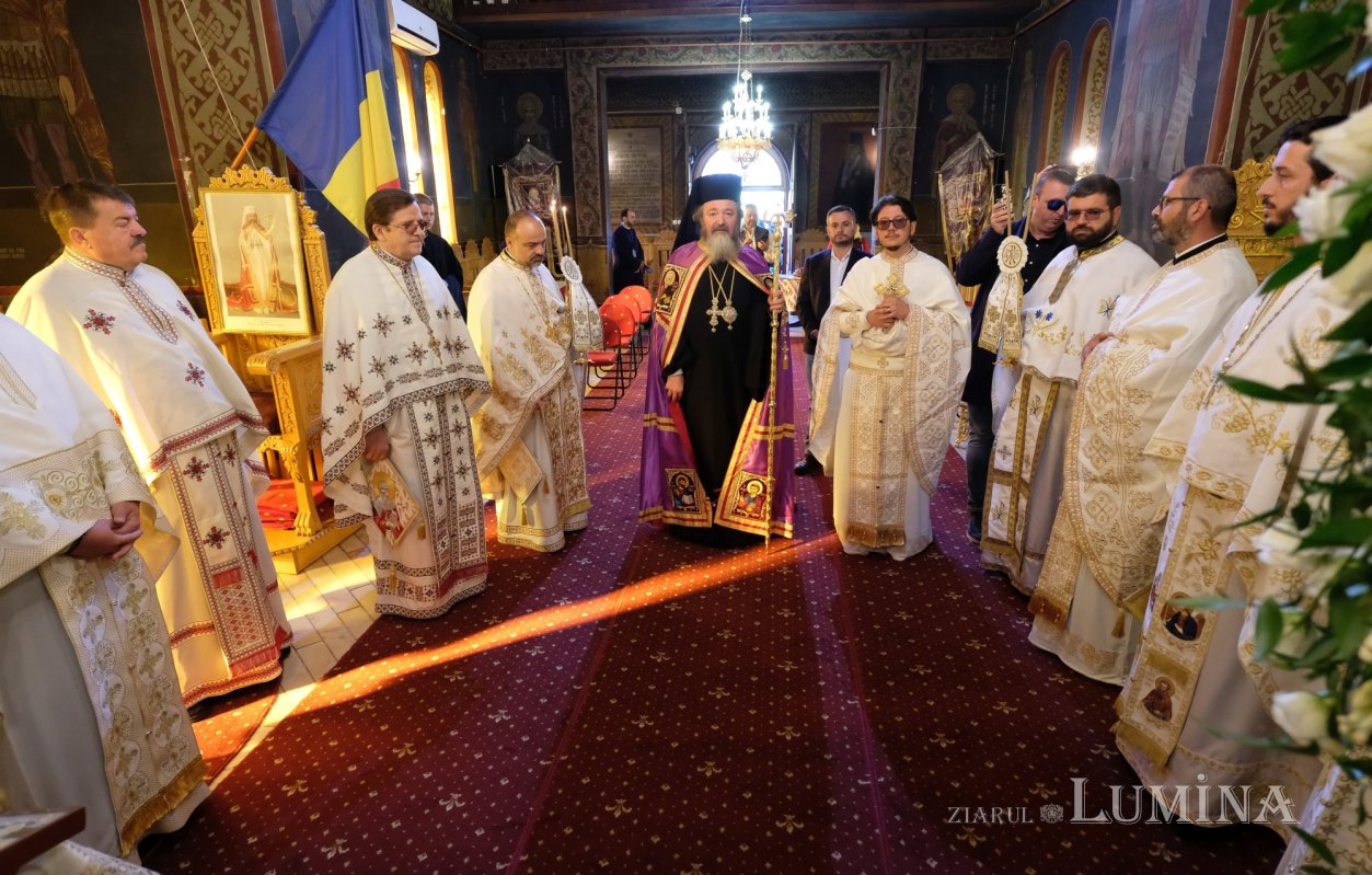 Un Altar de vară și o nouă raclă, sfințite la o parohie ilfoveană 184677