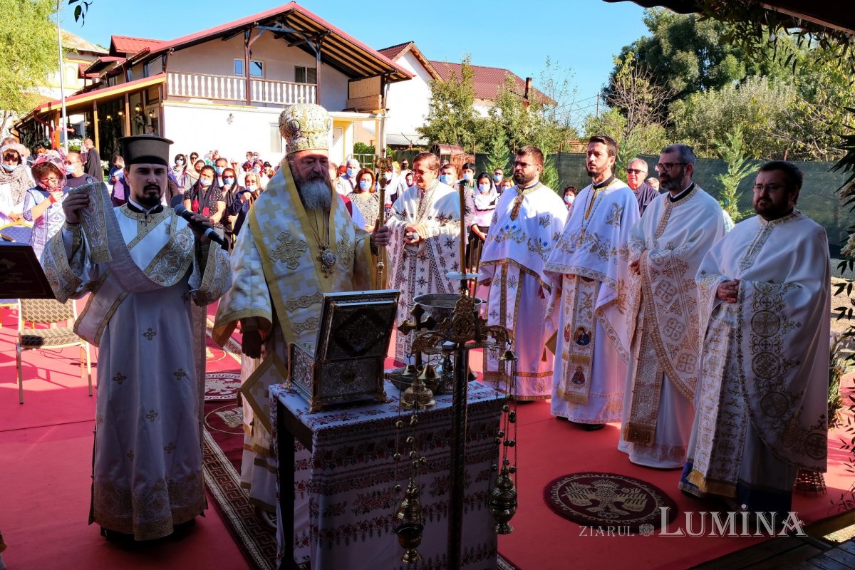 Un Altar de vară și o nouă raclă, sfințite la o parohie ilfoveană 184680