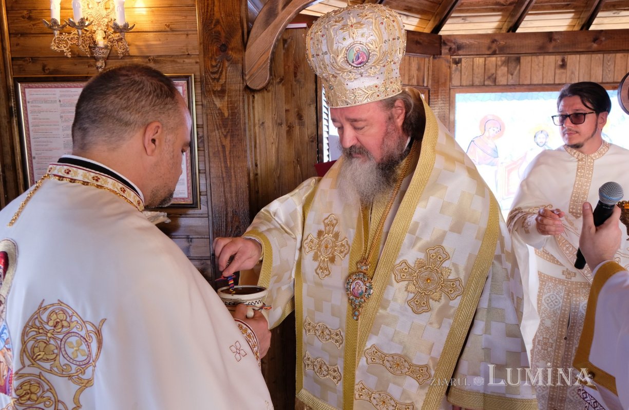 Un Altar de vară și o nouă raclă, sfințite la o parohie ilfoveană 184685