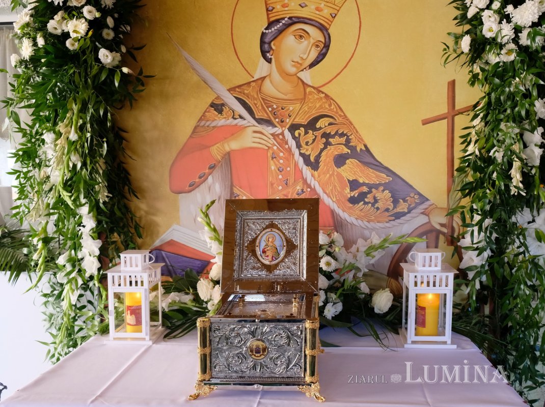 Un Altar de vară și o nouă raclă, sfințite la o parohie ilfoveană 184692