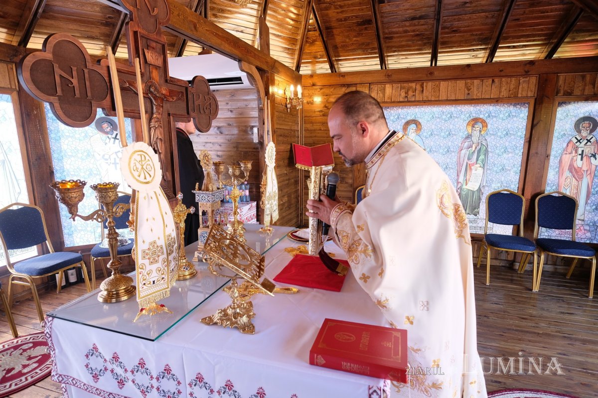 Un Altar de vară și o nouă raclă, sfințite la o parohie ilfoveană 184693