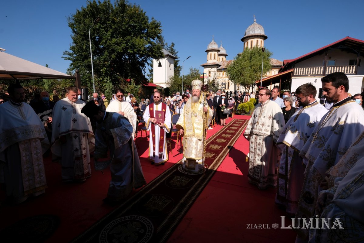 Un Altar de vară și o nouă raclă, sfințite la o parohie ilfoveană 184694