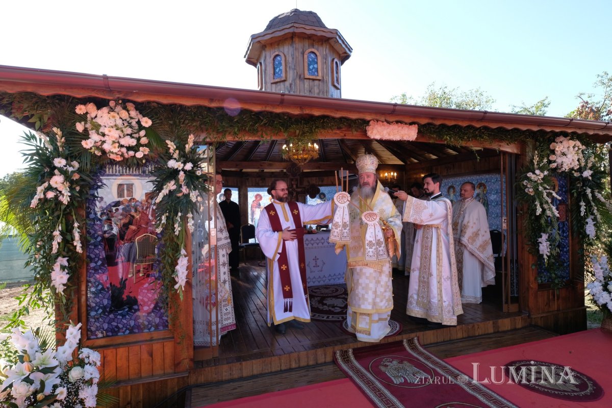 Un Altar de vară și o nouă raclă, sfințite la o parohie ilfoveană 184697