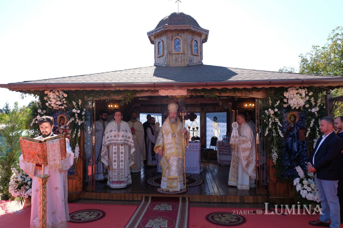 Un Altar de vară și o nouă raclă, sfințite la o parohie ilfoveană 184699