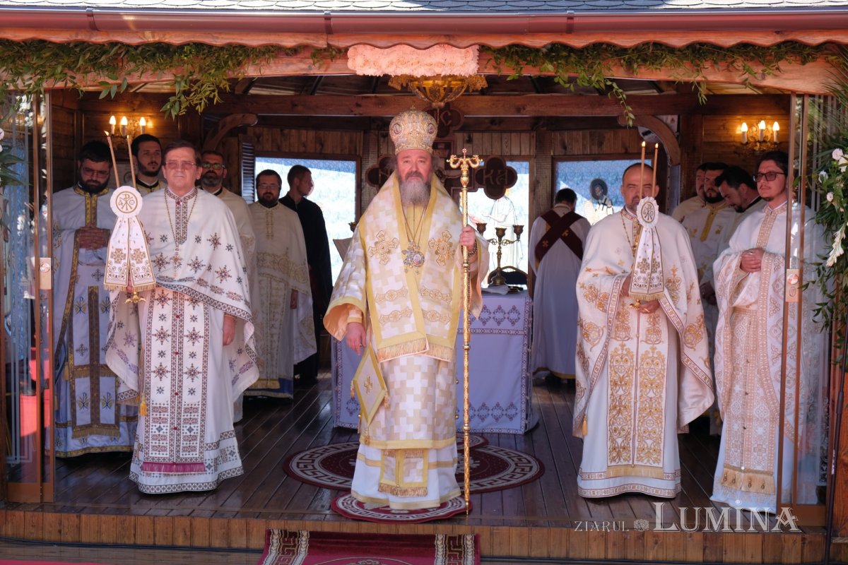 Un Altar de vară și o nouă raclă, sfințite la o parohie ilfoveană 184701