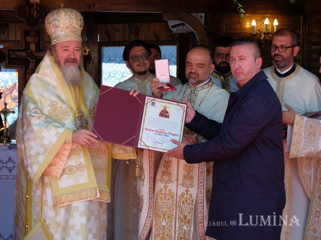 Un Altar de vară și o nouă raclă, sfințite la o parohie ilfoveană 184703