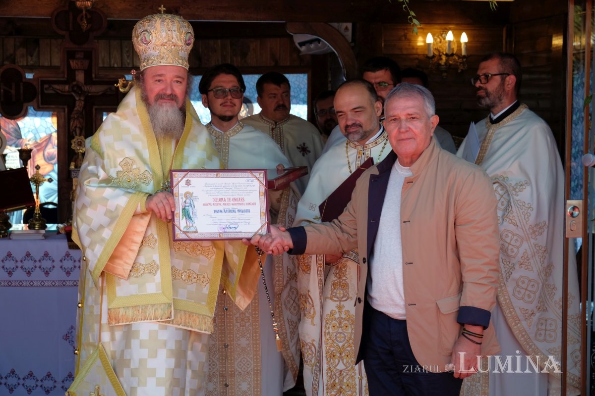 Un Altar de vară și o nouă raclă, sfințite la o parohie ilfoveană 184704