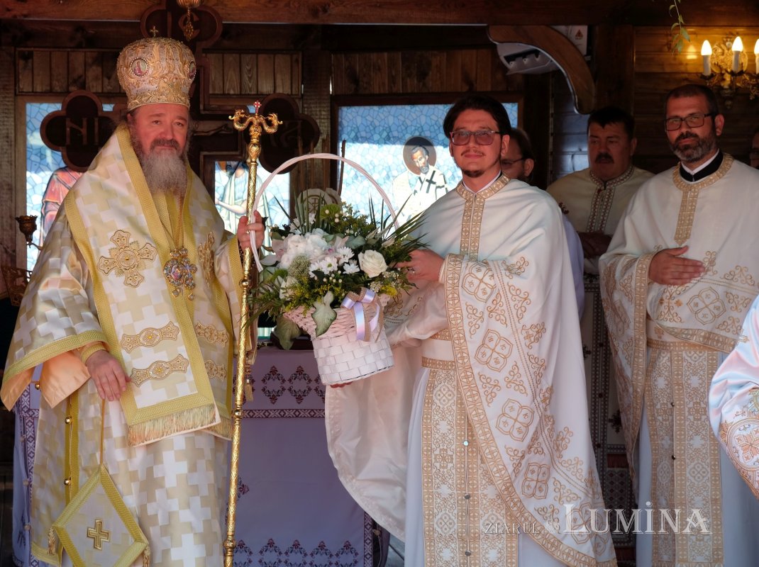 Un Altar de vară și o nouă raclă, sfințite la o parohie ilfoveană 184707