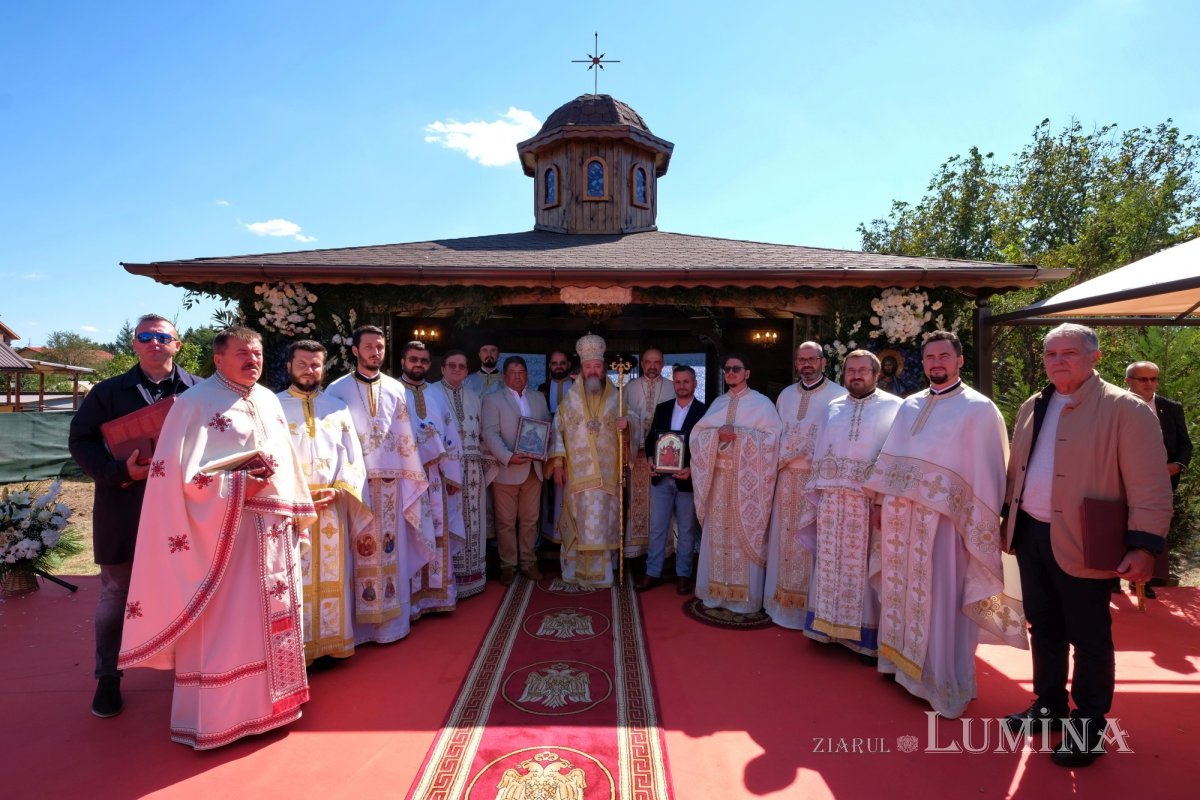 Un Altar de vară și o nouă raclă, sfințite la o parohie ilfoveană 184708