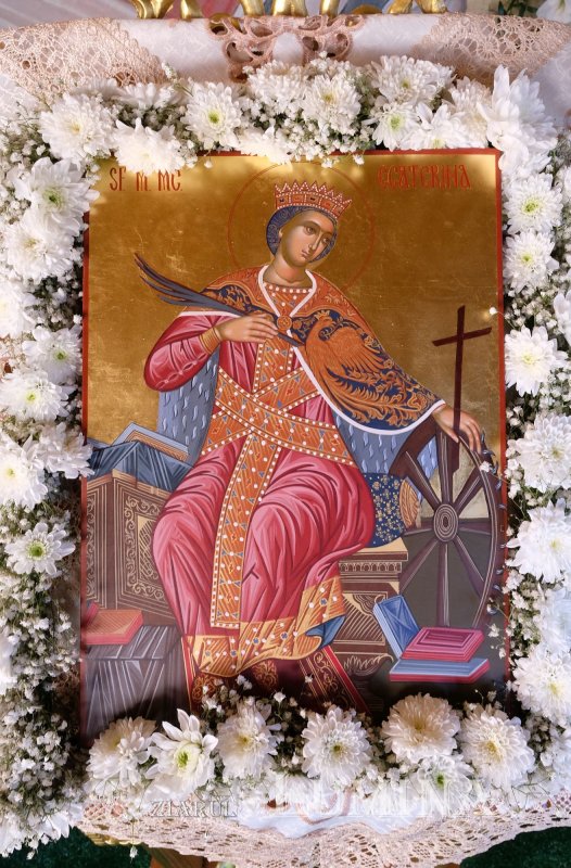 Un Altar de vară și o nouă raclă, sfințite la o parohie ilfoveană 184742