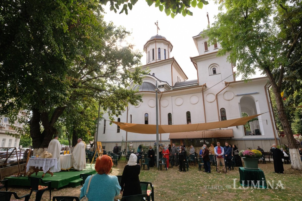 Parohia bucureșteană „Iancu Vechi”- Mătăsari și-a cinstit ocrotitorii 184823