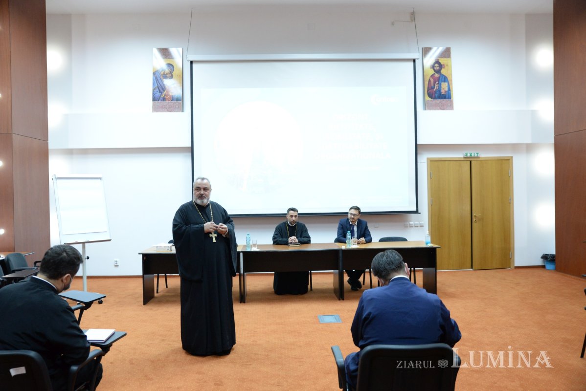 Sesiuni de formare pentru preoții și coordonatorii activităților de tineret în Capitală 185014