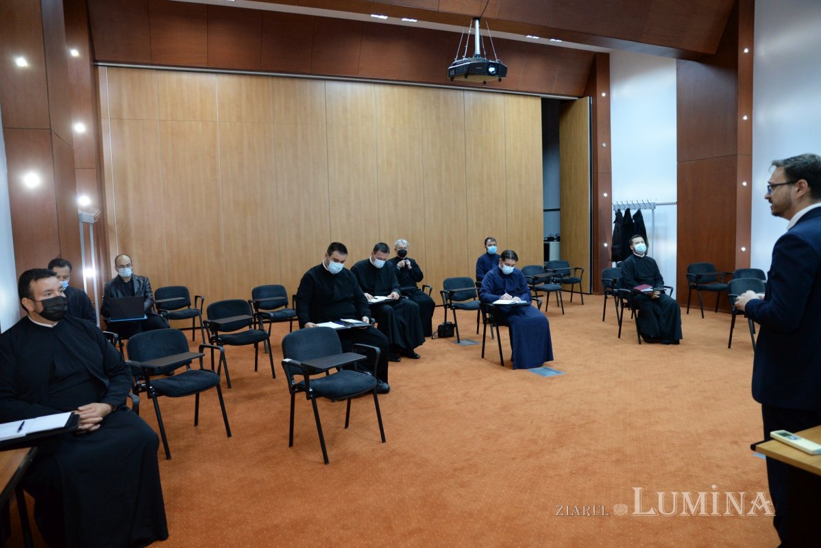 Sesiuni de formare pentru preoții și coordonatorii activităților de tineret în Capitală 185015