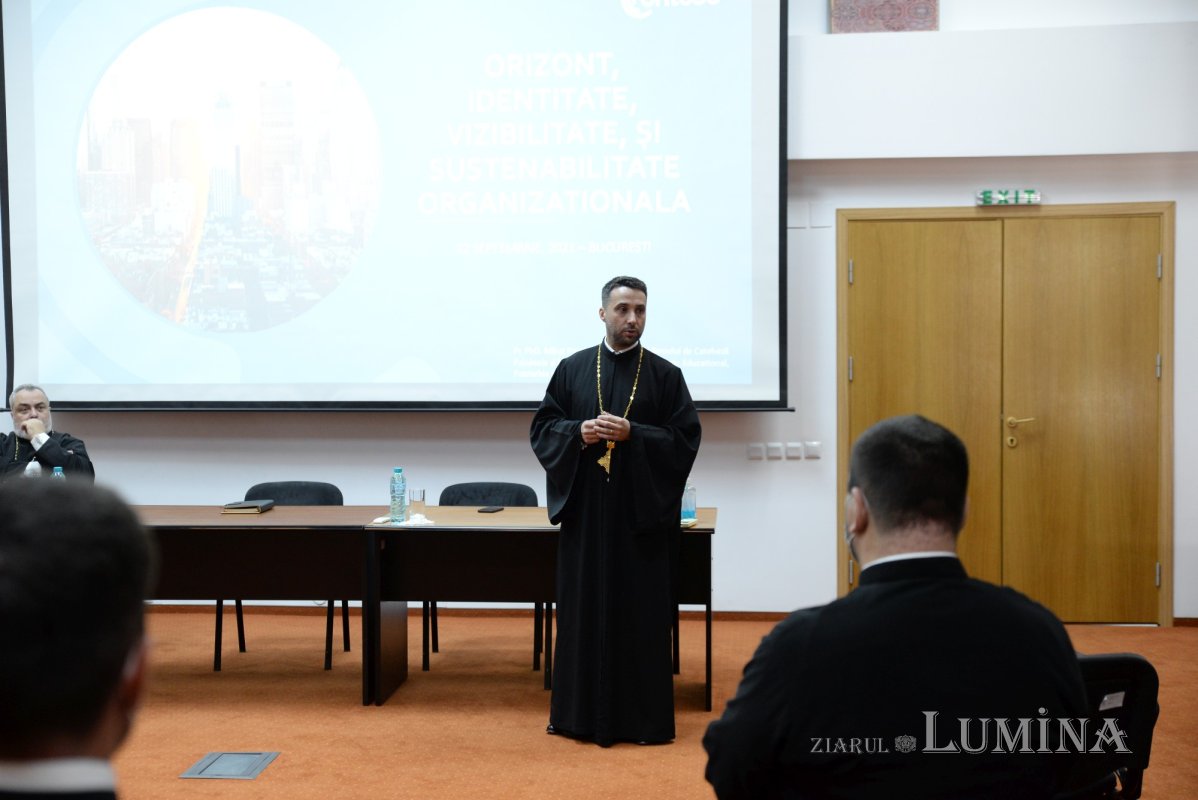 Sesiuni de formare pentru preoții și coordonatorii activităților de tineret în Capitală 185016