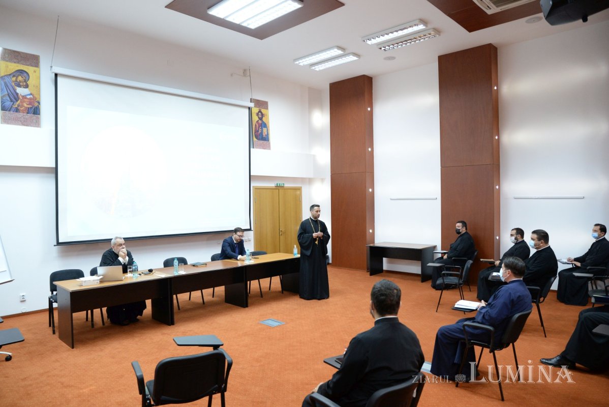 Sesiuni de formare pentru preoții și coordonatorii activităților de tineret în Capitală 185045