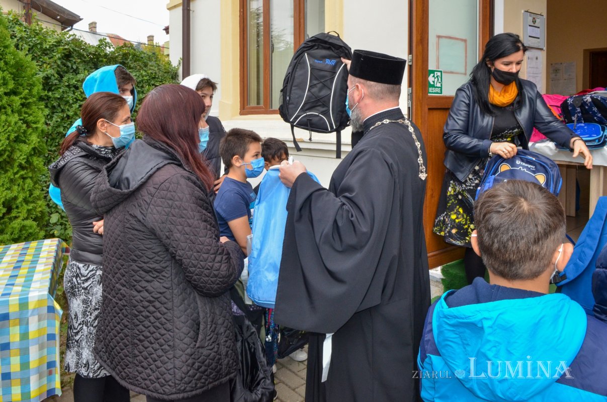 Ghiozdane complet echipate pentru elevi de la Protoieria Sector 3 Capitală 185098