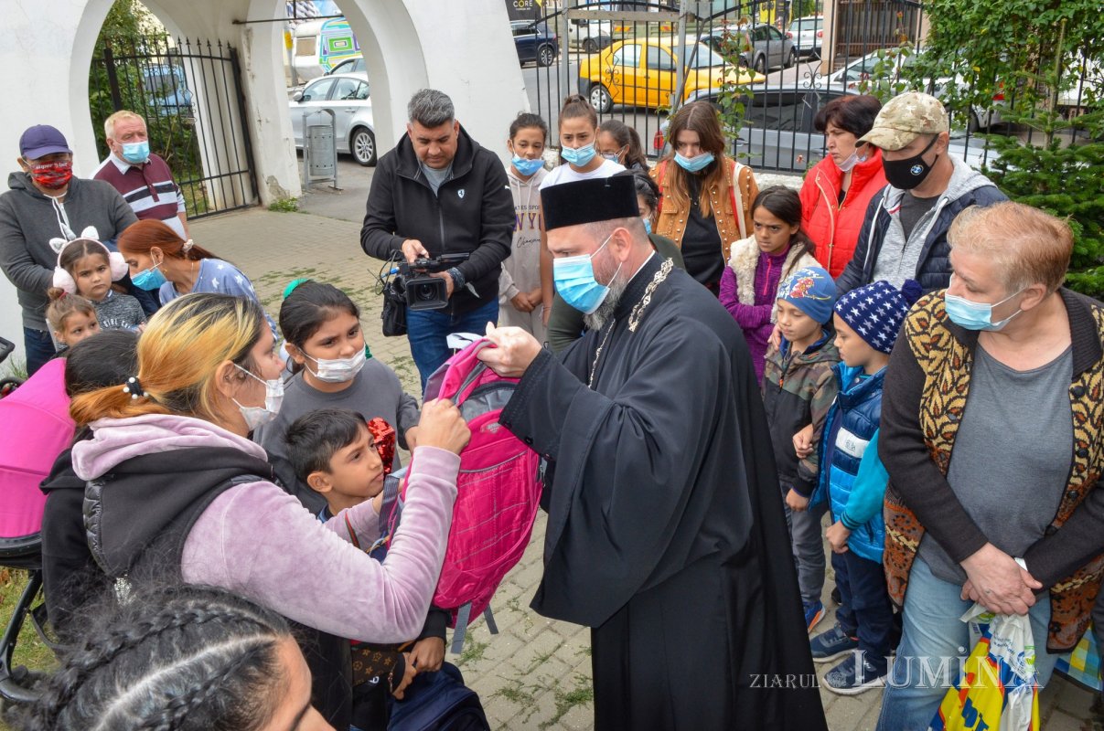 Ghiozdane complet echipate pentru elevi de la Protoieria Sector 3 Capitală 185100