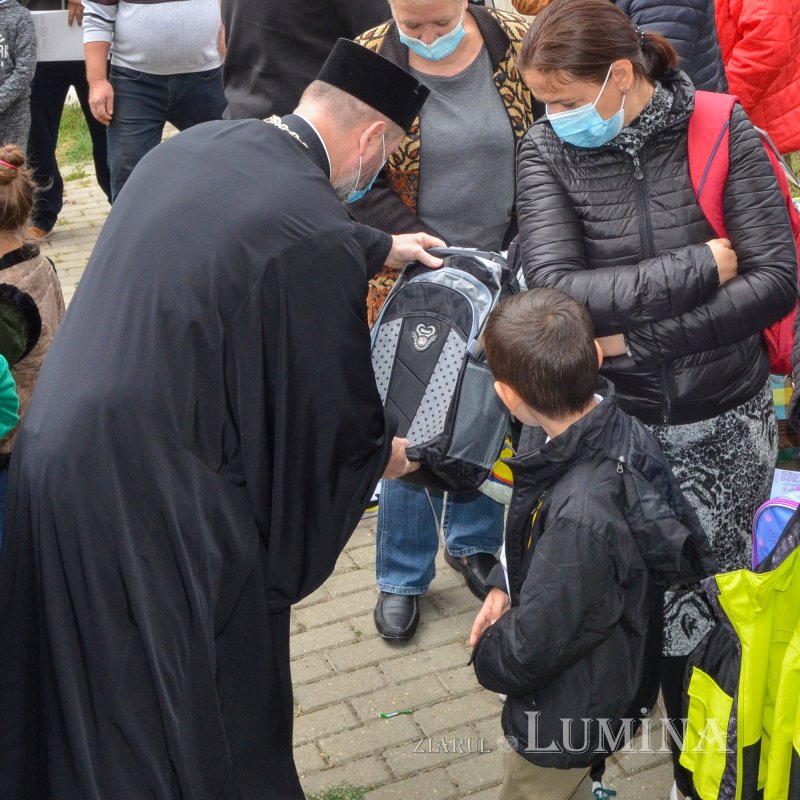 Ghiozdane complet echipate pentru elevi de la Protoieria Sector 3 Capitală 185101