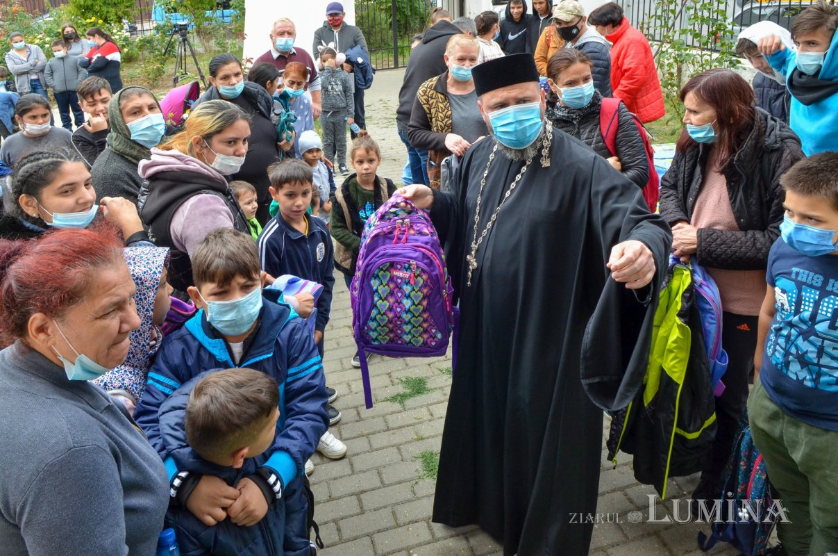 Ghiozdane complet echipate pentru elevi de la Protoieria Sector 3 Capitală 185102