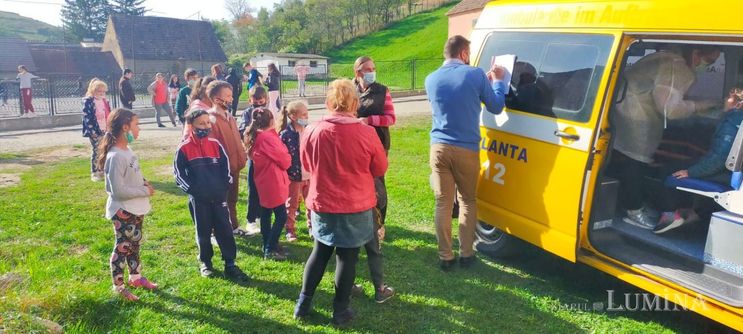 Asistenţă medicală gratuită pentru 60 de persoane din Aţel, Sibiu 185227