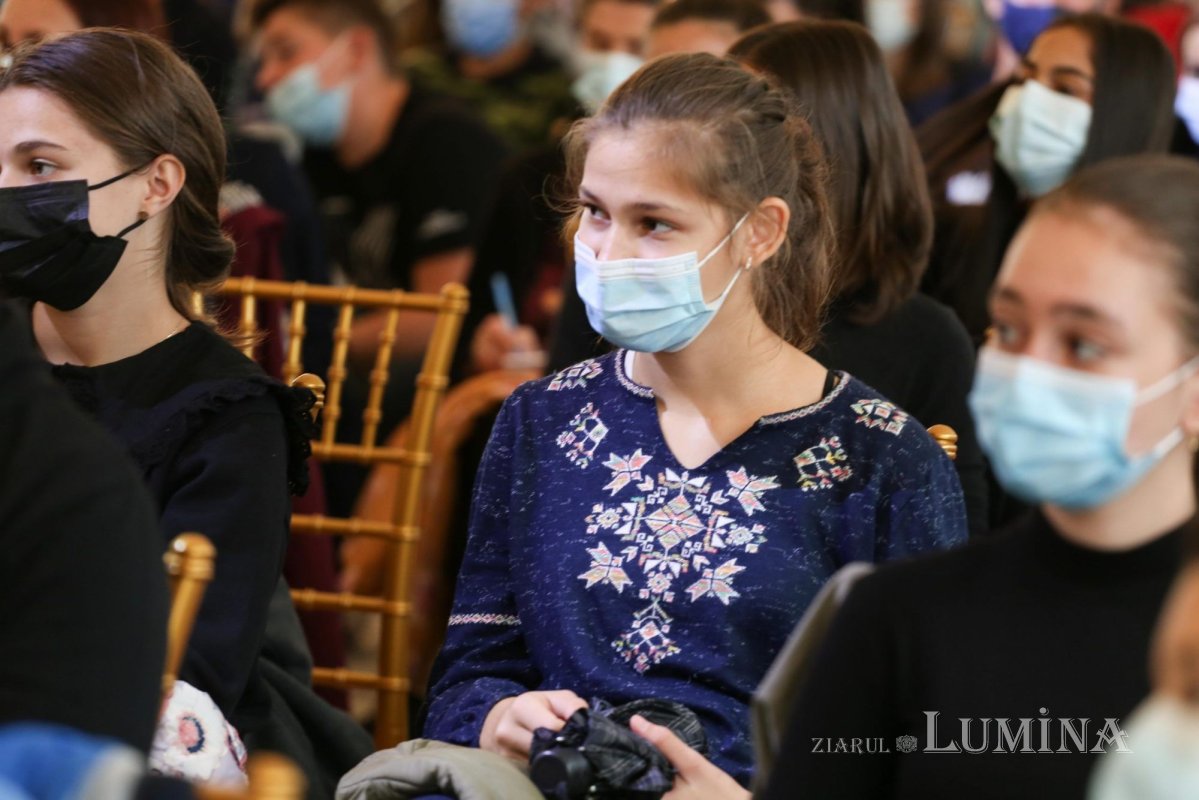 Părintele Constantin Necula s-a întânit cu 320 de elevi. „Învăţaţi că ce aveţi de făcut vă aparţine!” 185168