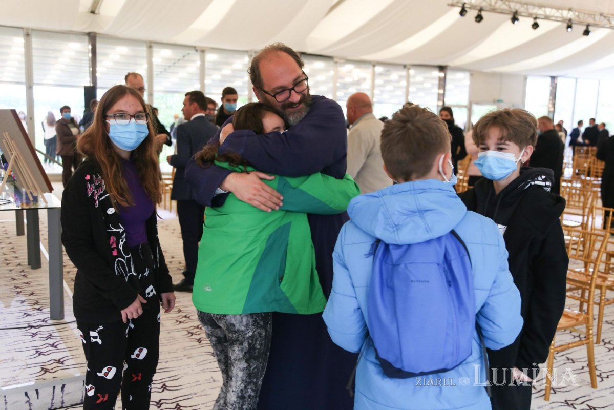 Părintele Constantin Necula s-a întânit cu 320 de elevi. „Învăţaţi că ce aveţi de făcut vă aparţine!” 185170