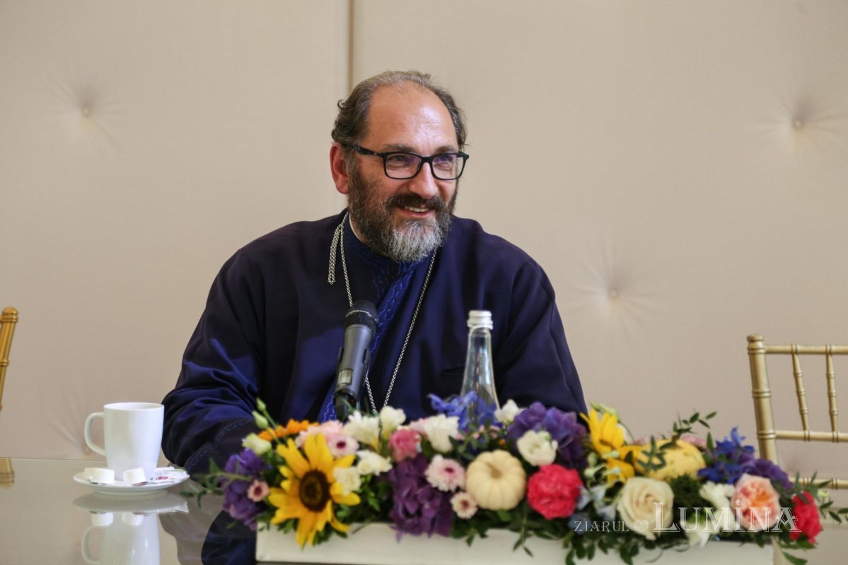 Părintele Constantin Necula s-a întânit cu 320 de elevi. „Învăţaţi că ce aveţi de făcut vă aparţine!” 185173