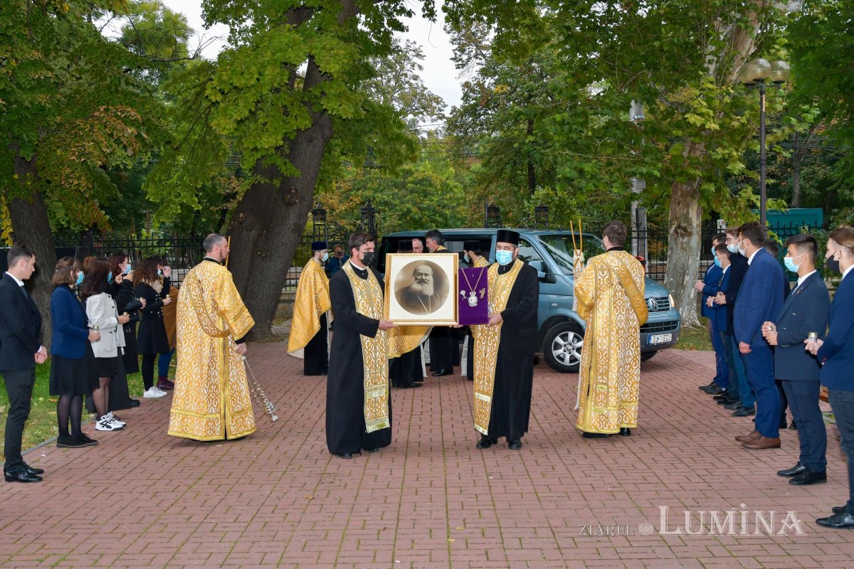 Episcopul Nifon Niculescu s-a întors pentru vremelnica odihnă în ctitoria sa din Galaţi 185271