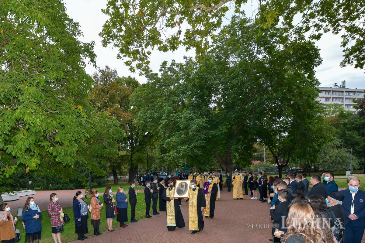 Episcopul Nifon Niculescu s-a întors pentru vremelnica odihnă în ctitoria sa din Galaţi 185272