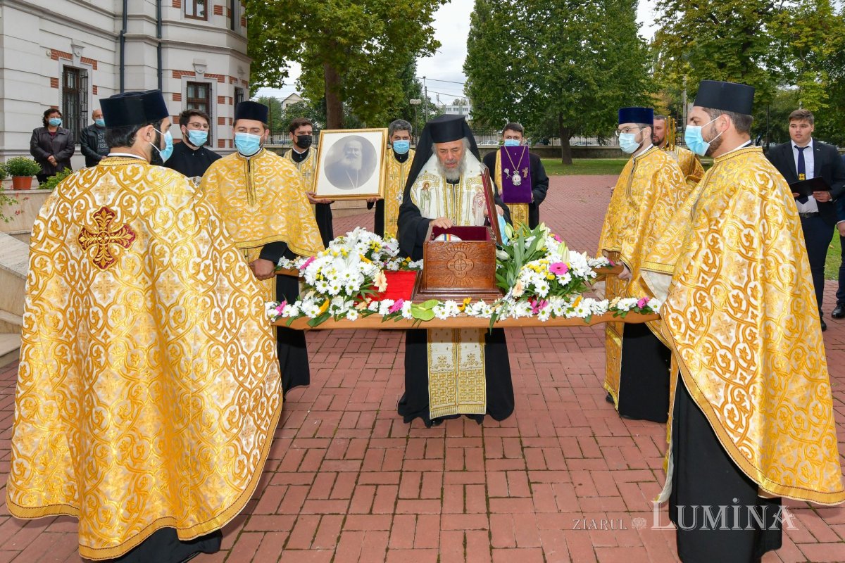 Episcopul Nifon Niculescu s-a întors pentru vremelnica odihnă în ctitoria sa din Galaţi 185278