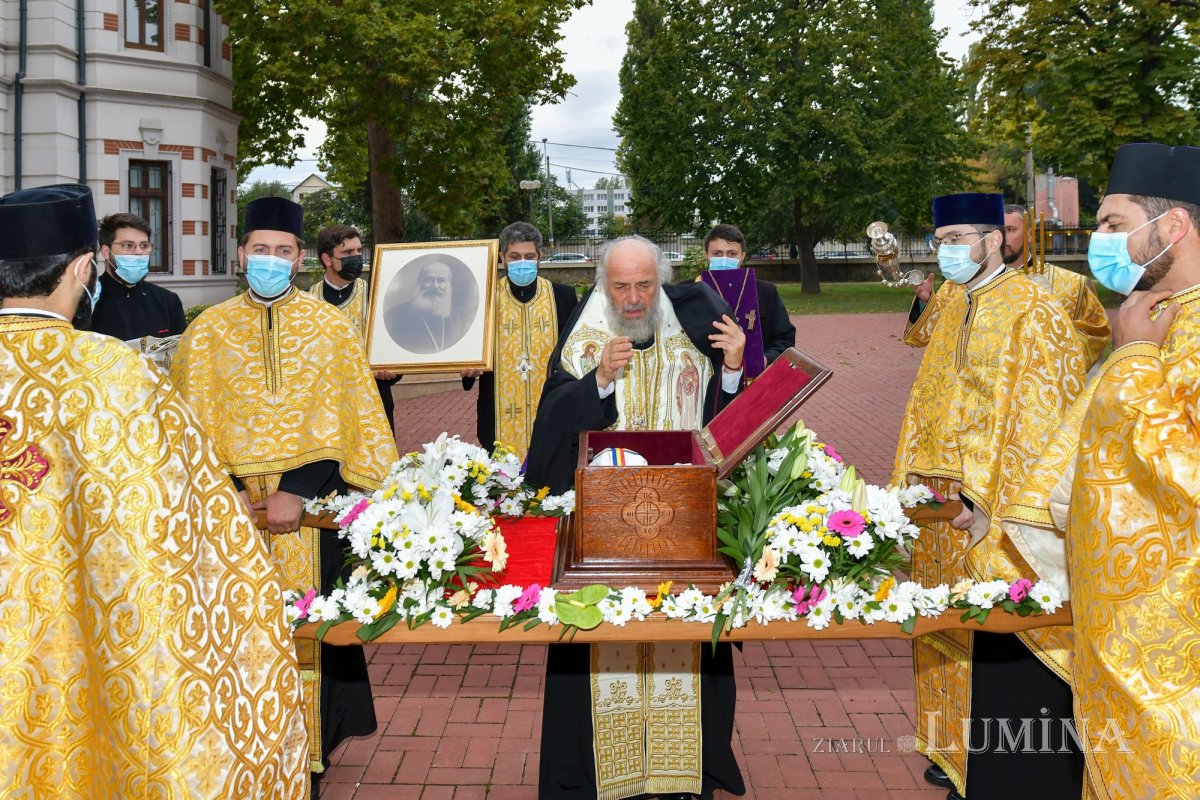 Episcopul Nifon Niculescu s-a întors pentru vremelnica odihnă în ctitoria sa din Galaţi 185280