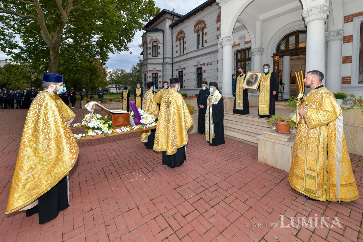 Episcopul Nifon Niculescu s-a întors pentru vremelnica odihnă în ctitoria sa din Galaţi 185281