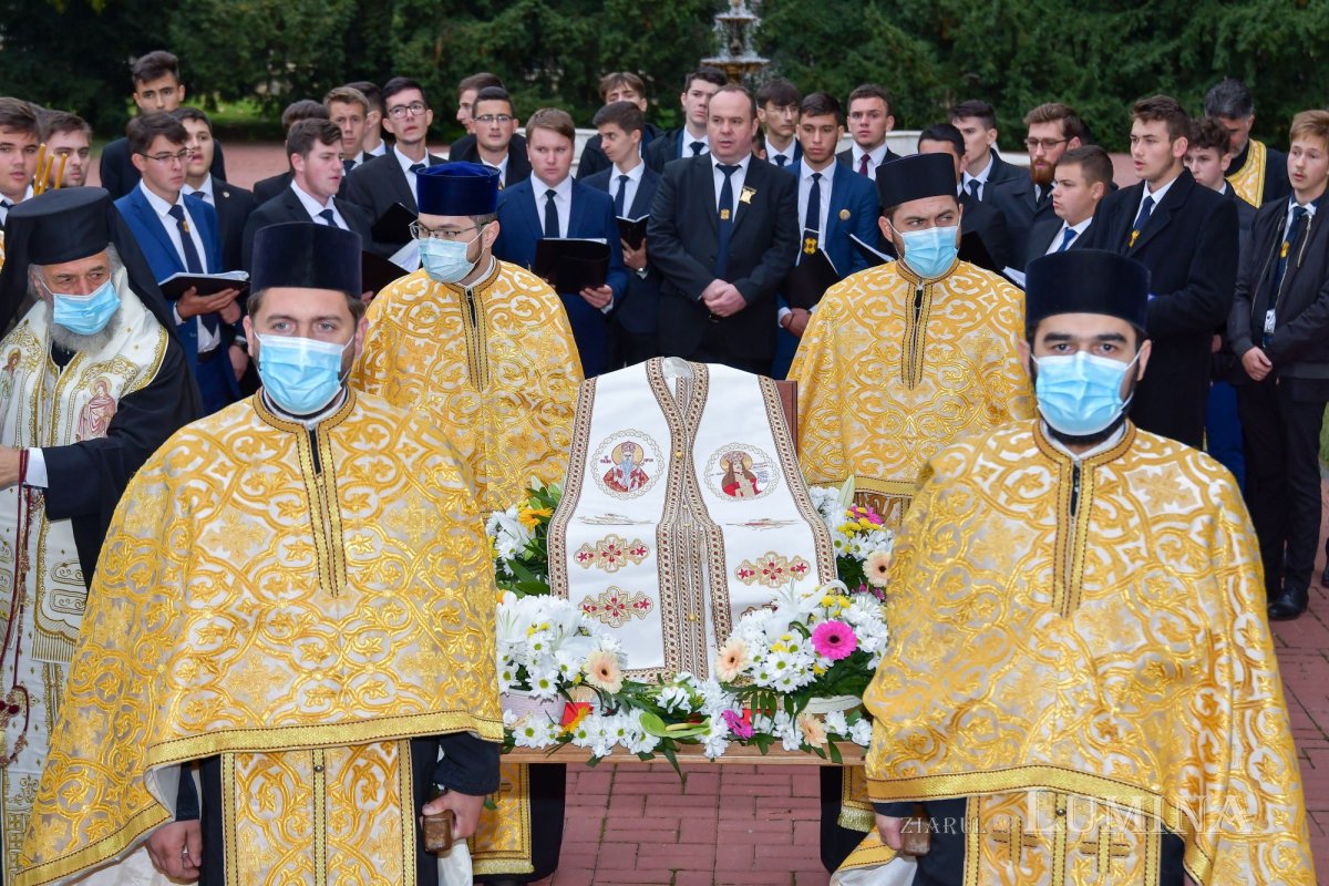 Episcopul Nifon Niculescu s-a întors pentru vremelnica odihnă în ctitoria sa din Galaţi 185284