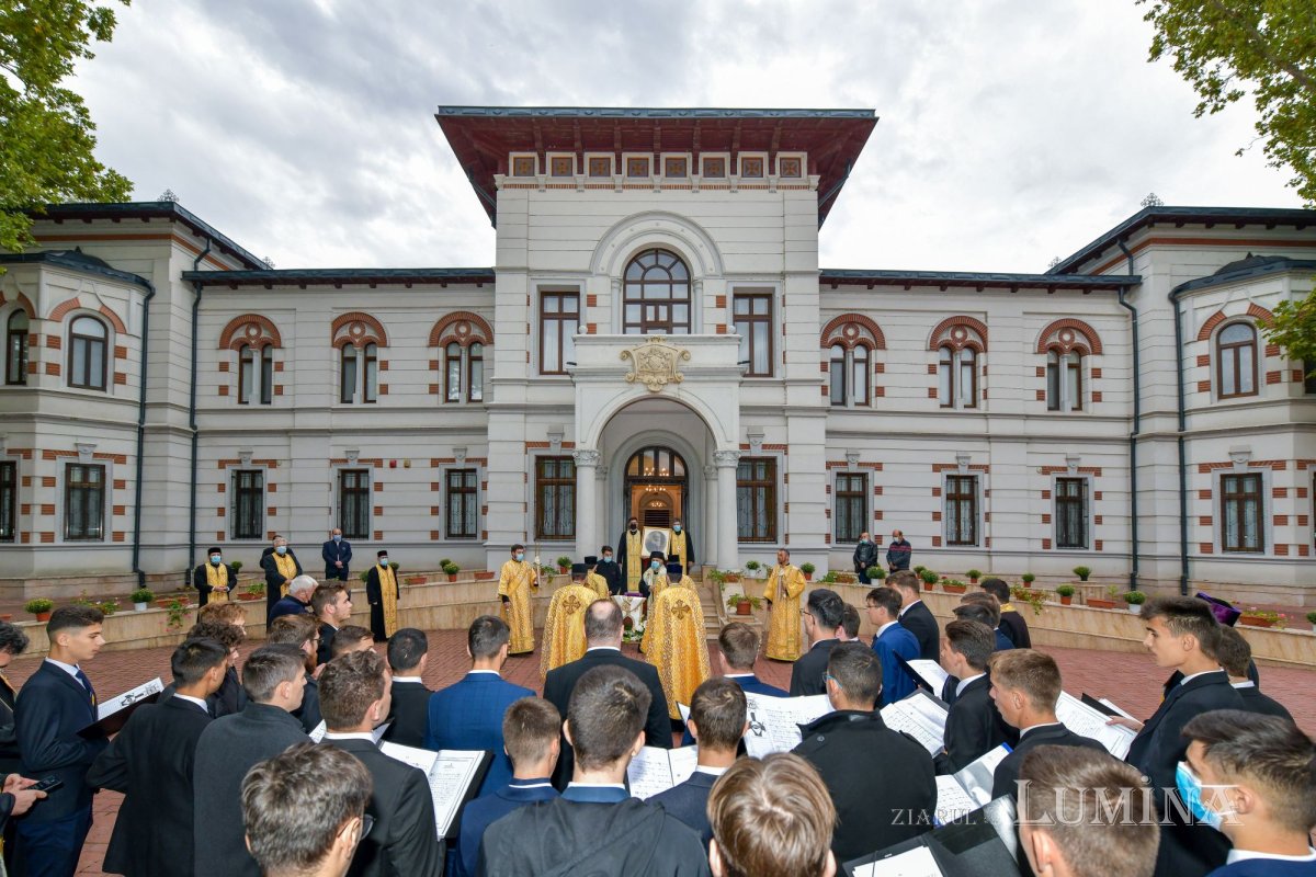 Episcopul Nifon Niculescu s-a întors pentru vremelnica odihnă în ctitoria sa din Galaţi 185286