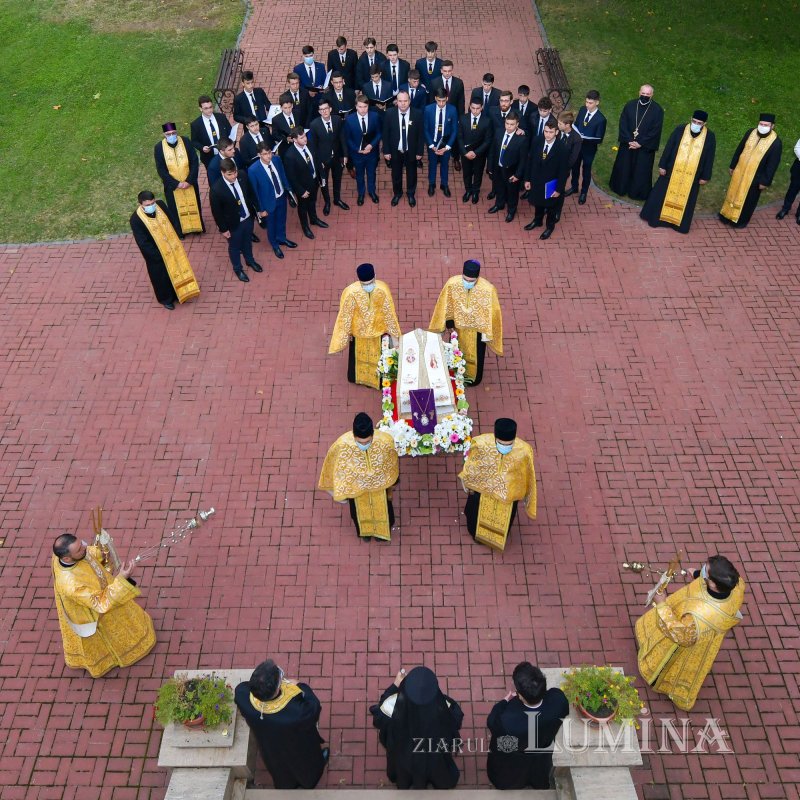 Episcopul Nifon Niculescu s-a întors pentru vremelnica odihnă în ctitoria sa din Galaţi 185287