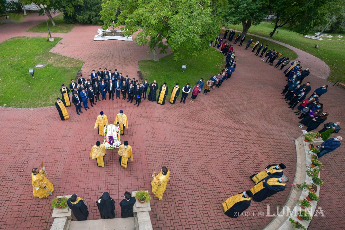 Episcopul Nifon Niculescu s-a întors pentru vremelnica odihnă în ctitoria sa din Galaţi 185288