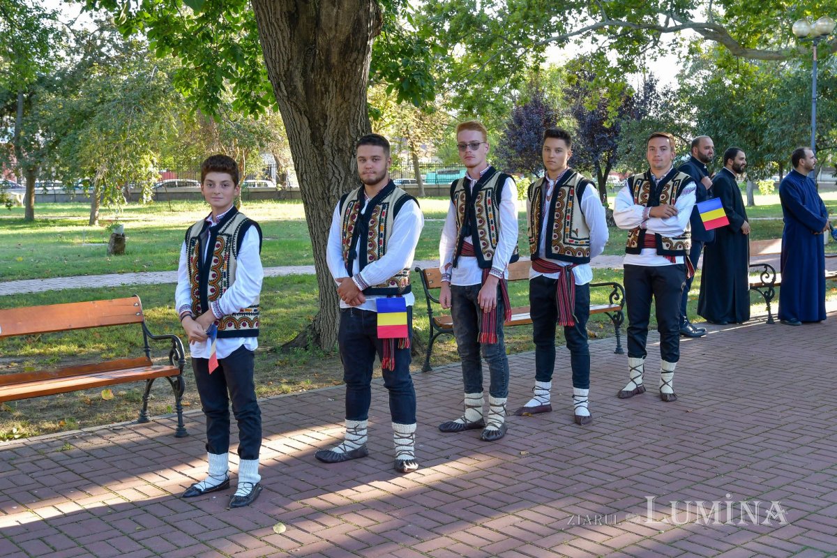 Osemintele Episcopului Nifon Niculescu purtate în procesiune la ceas de seară 185365